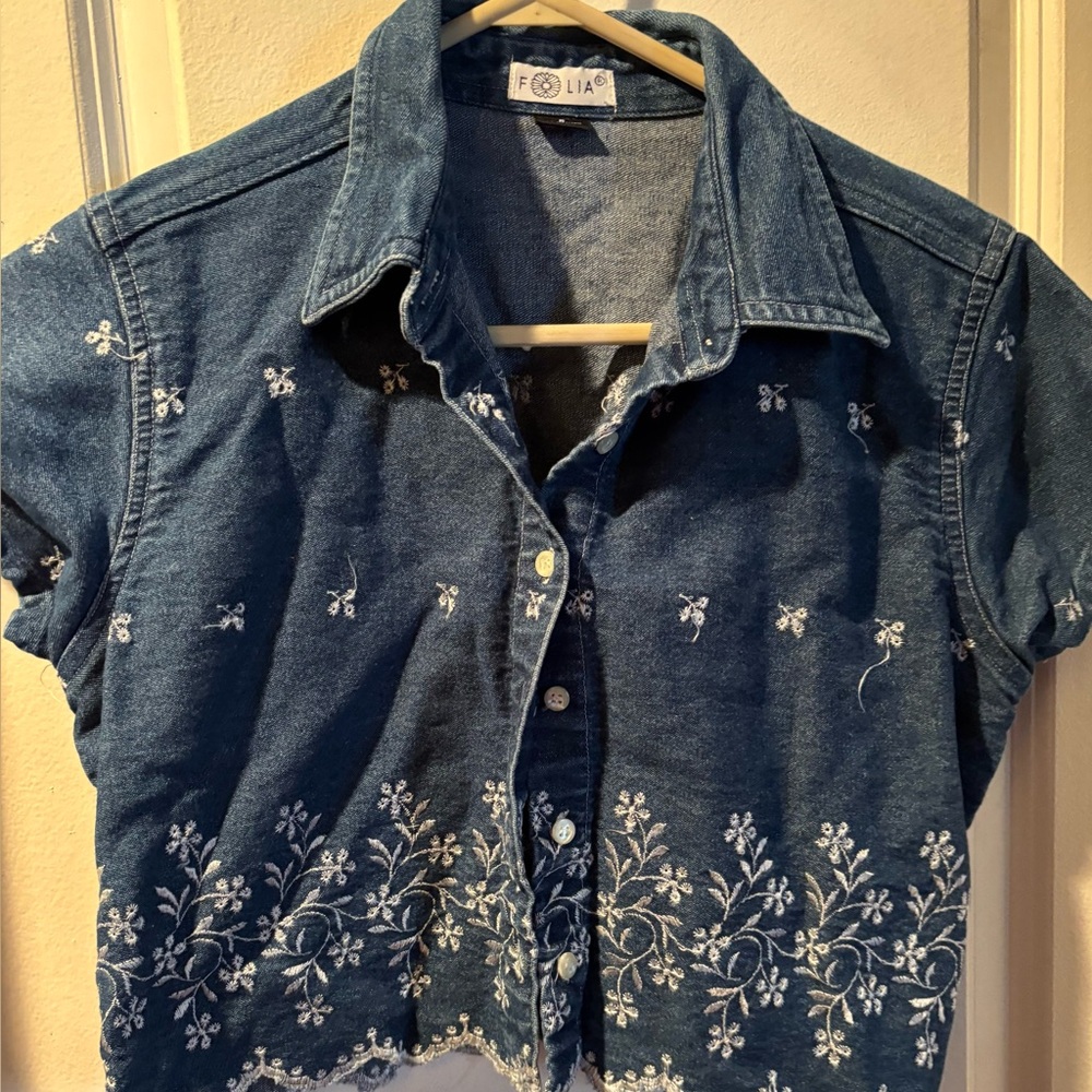 Rare Find Short Jean Shirt with a Embroidered Beautiful Design by Folia size M
